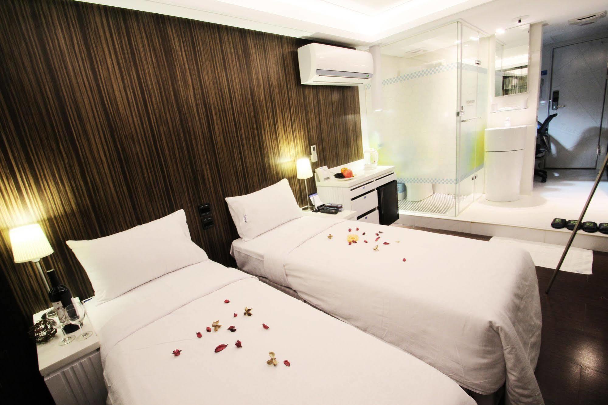 I Hotel - Таоюань Экстерьер фото